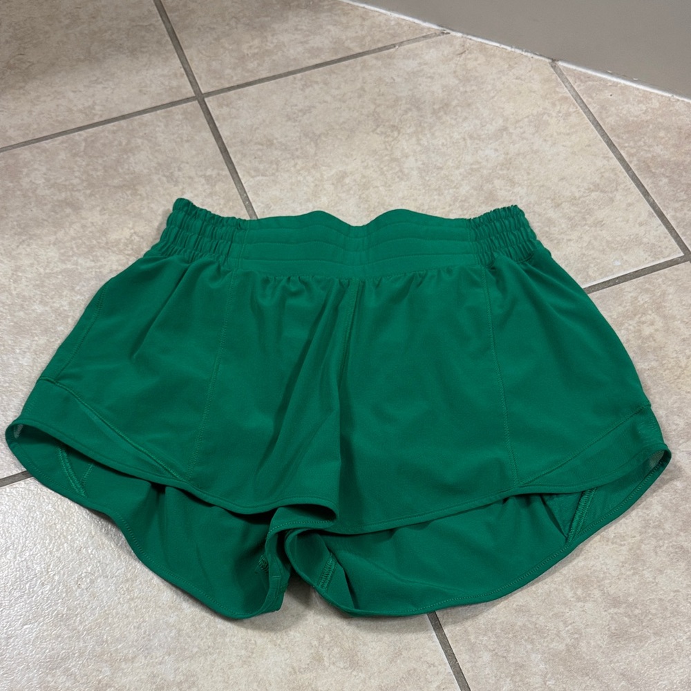 Lululemon Hotty Hot high rise 2.5 inch